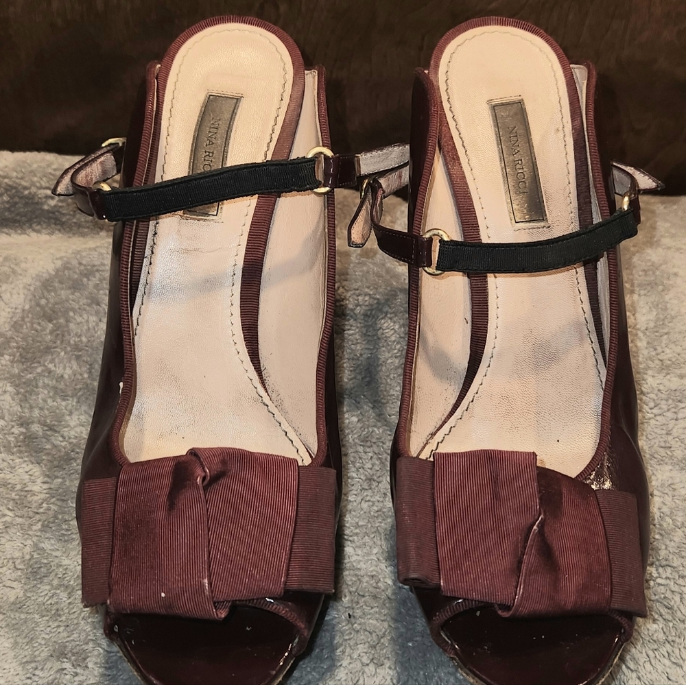 Nina Ricci burgundy patent leather platform sandal with bow